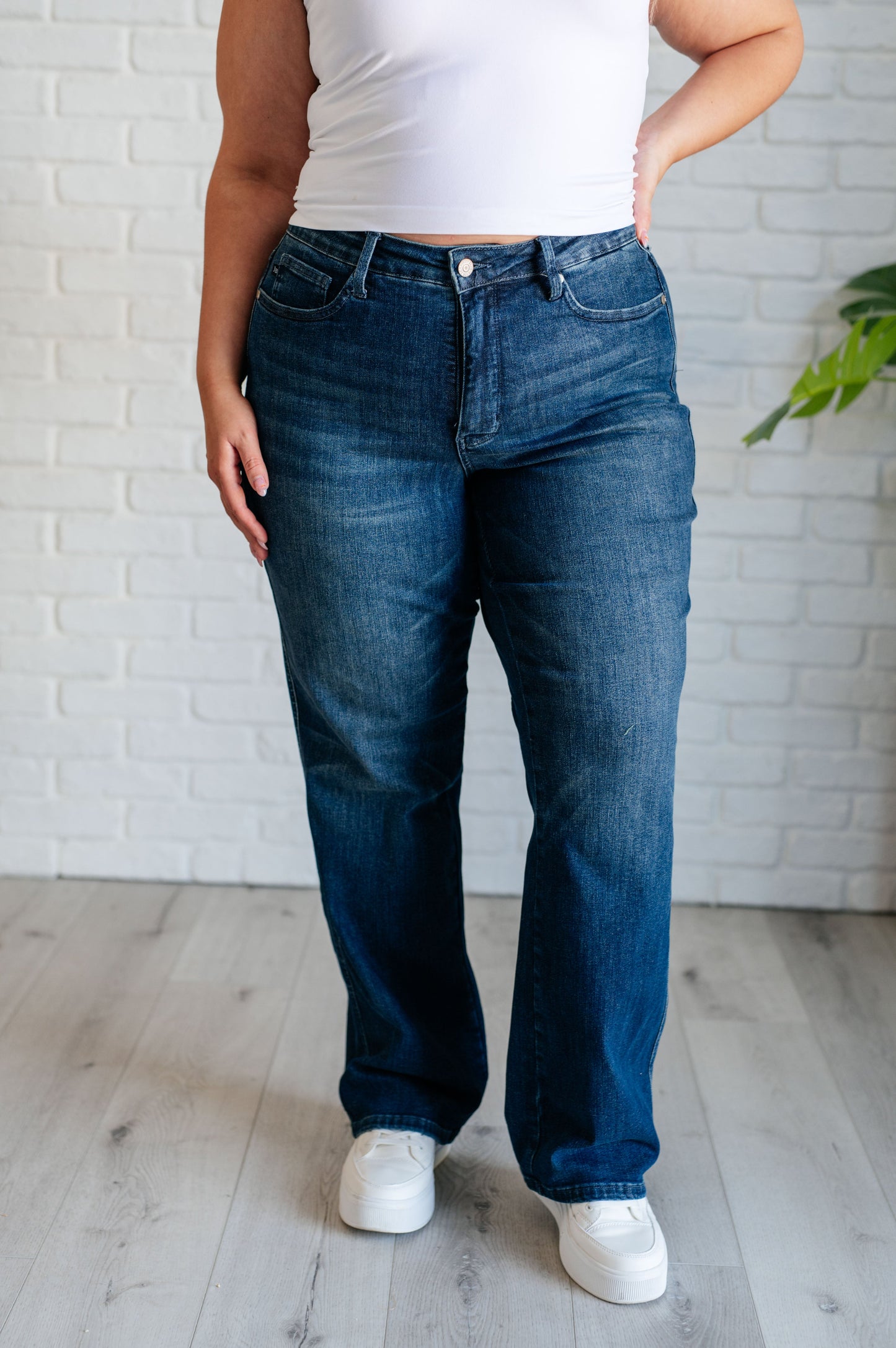 JUDY BLUE Mid Rise Control Top Classic Straight Jeans