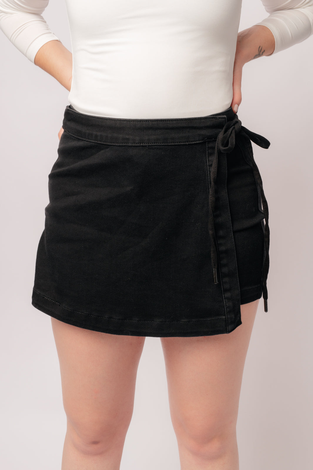 JUDY BLUE - High Rise Side Tie Denim Skort in Black