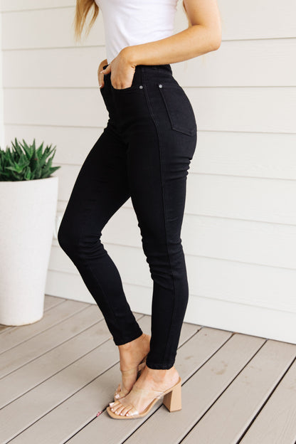 JUDY BLUE Control Top Classic Skinny Jeans in Black