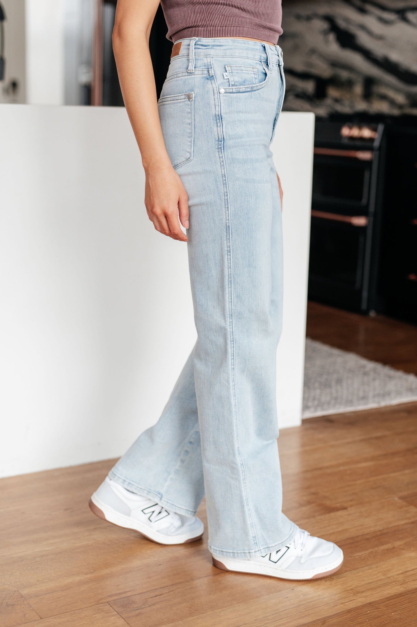 JUDY BLUE  Control Top Vintage Wash Straight Jeans