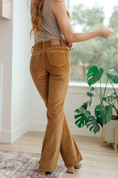 JUDY BLUE - Bootcut Corduroy Pants in Camel