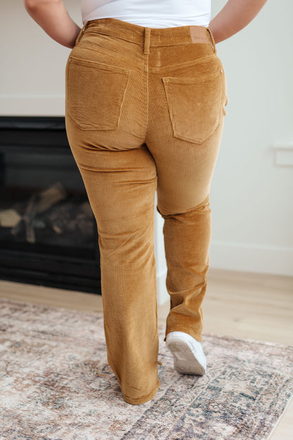 JUDY BLUE - Bootcut Corduroy Pants in Camel