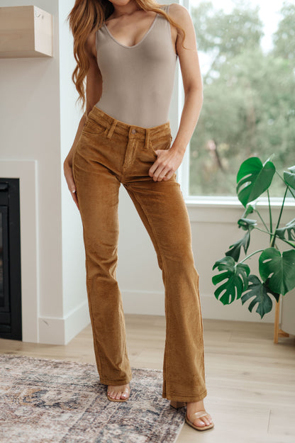 JUDY BLUE - Bootcut Corduroy Pants in Camel