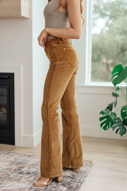 JUDY BLUE - Bootcut Corduroy Pants in Camel