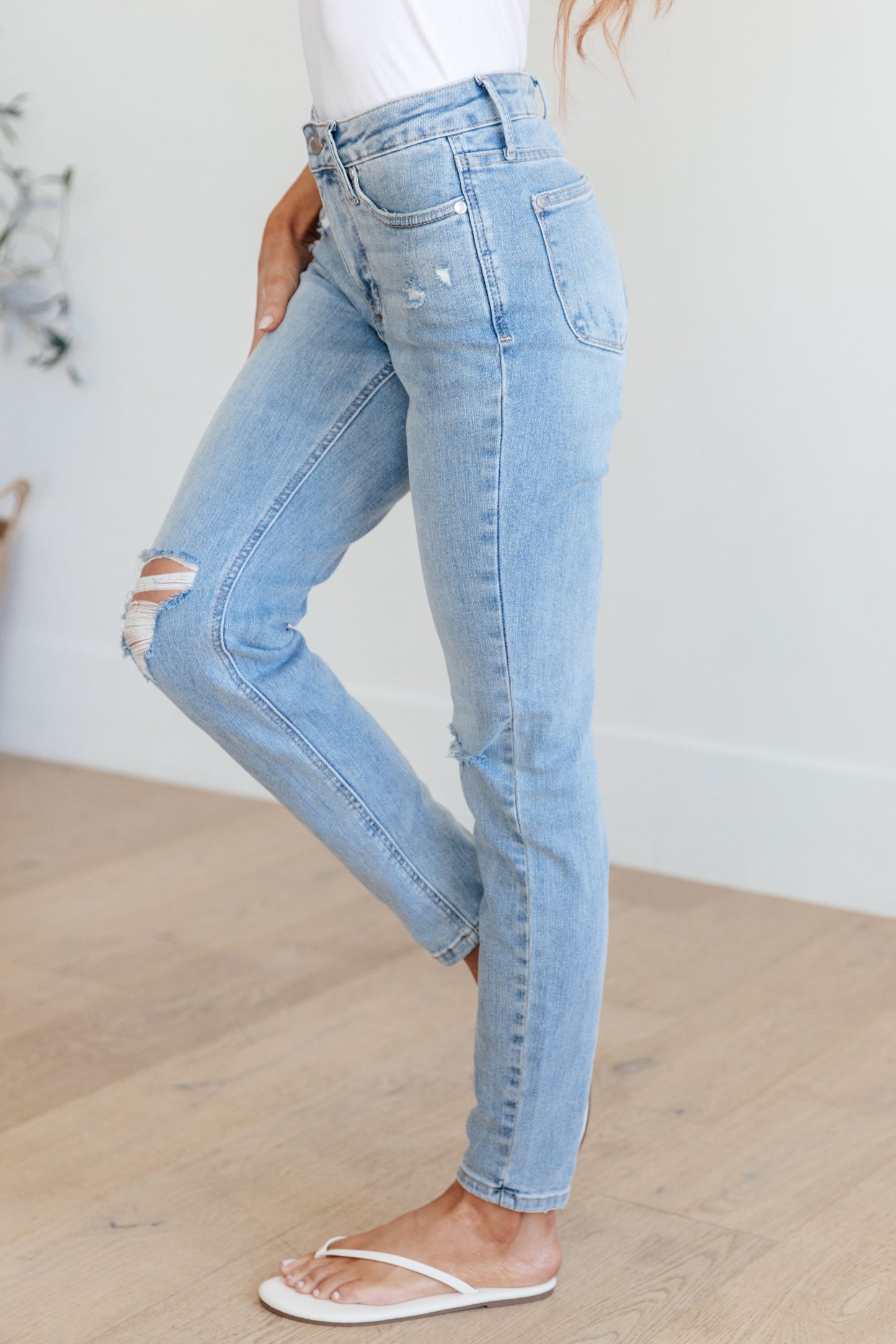 JUDY BLUE - Control Top Distressed Skinny Jeans