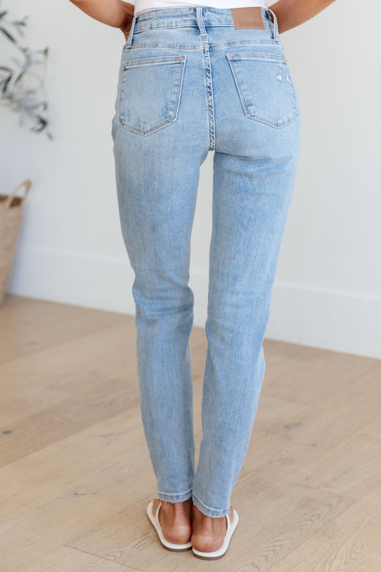 JUDY BLUE - Control Top Distressed Skinny Jeans