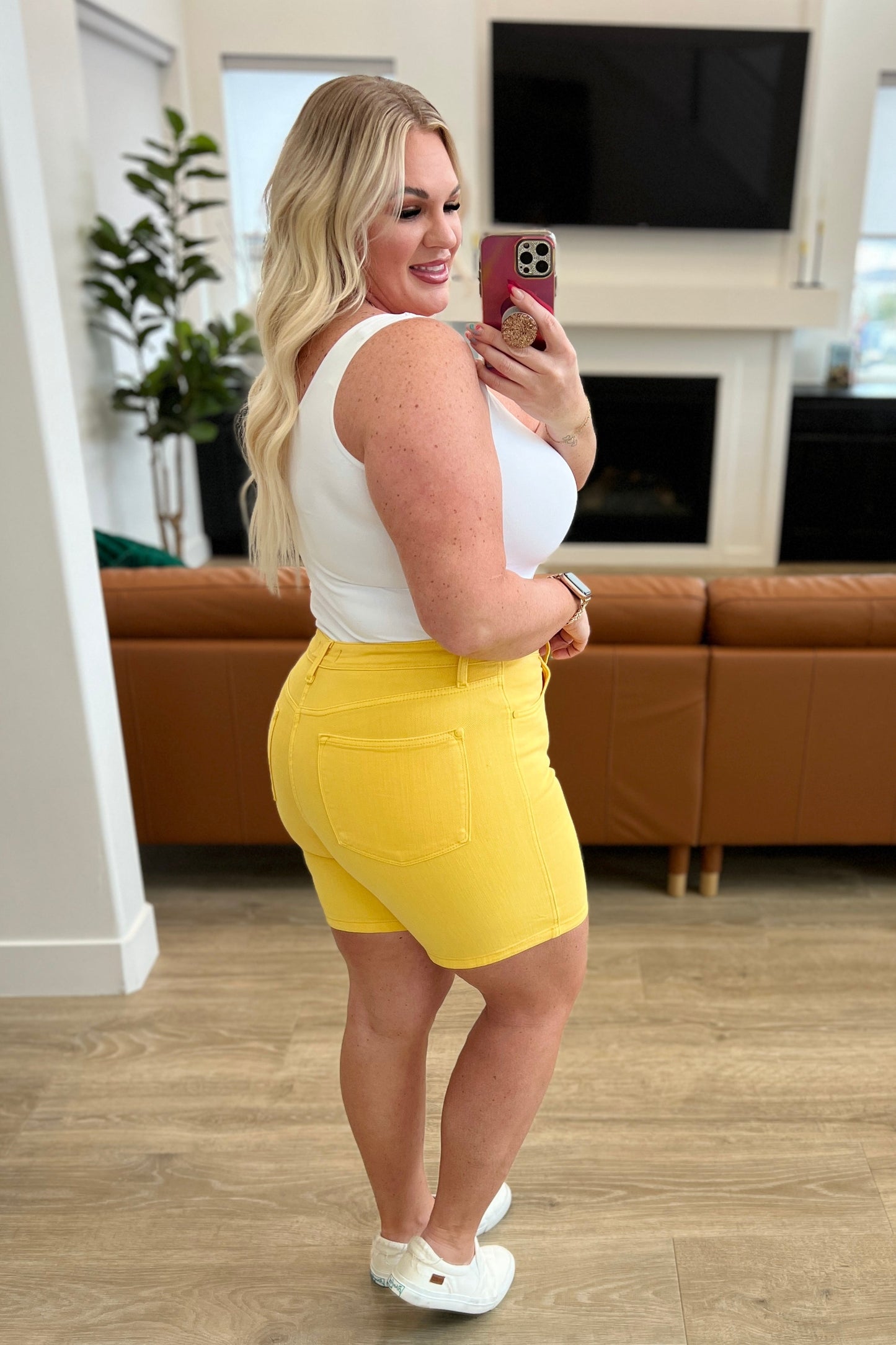 JUDY BLUE Control Top Cuffed Shorts in Yellow