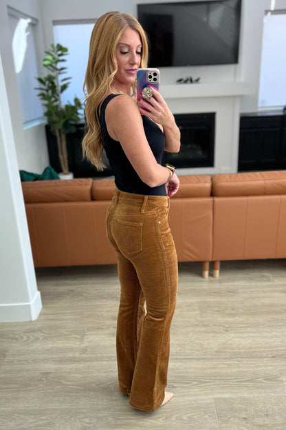 JUDY BLUE - Bootcut Corduroy Pants in Camel