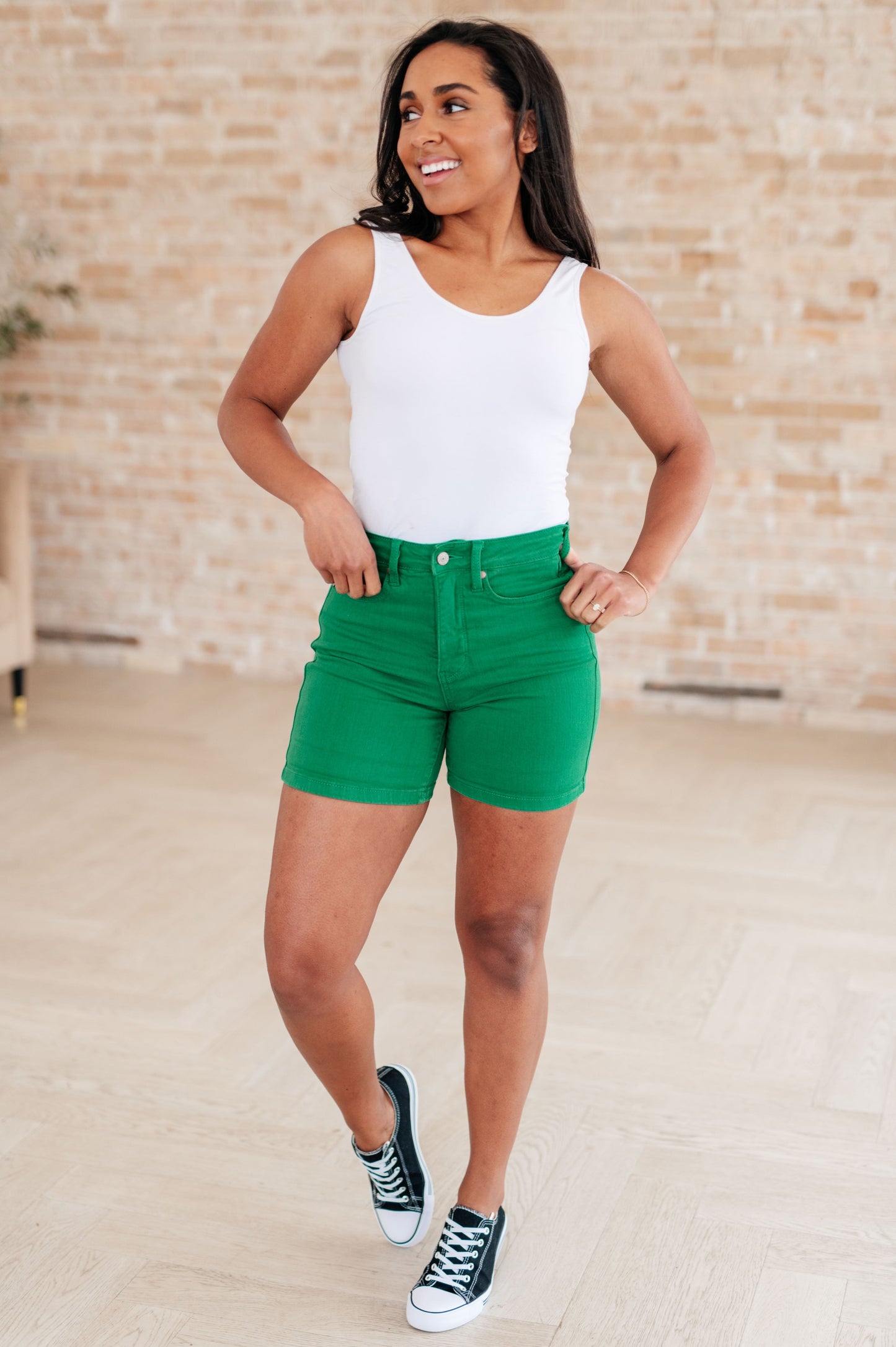 JUDY BLUE - Control Top Cuffed Shorts in Green