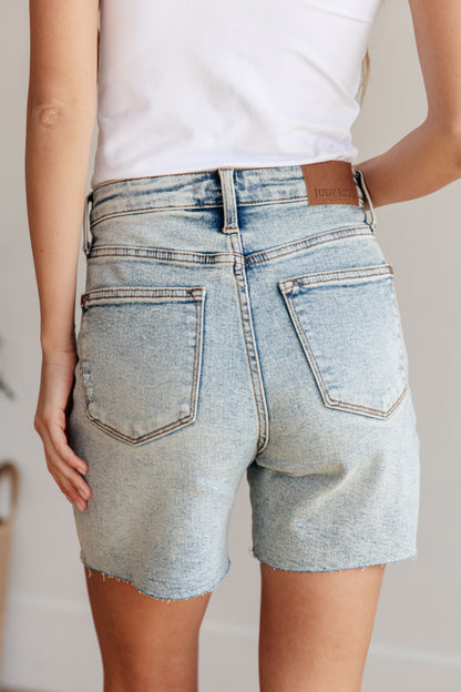 JUDY BLUE - Distressed Boyfriend Shorts