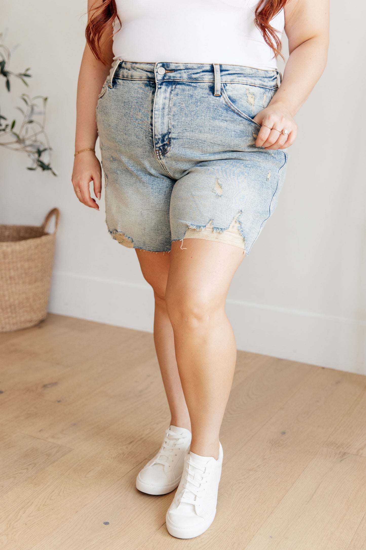 JUDY BLUE - Distressed Boyfriend Shorts