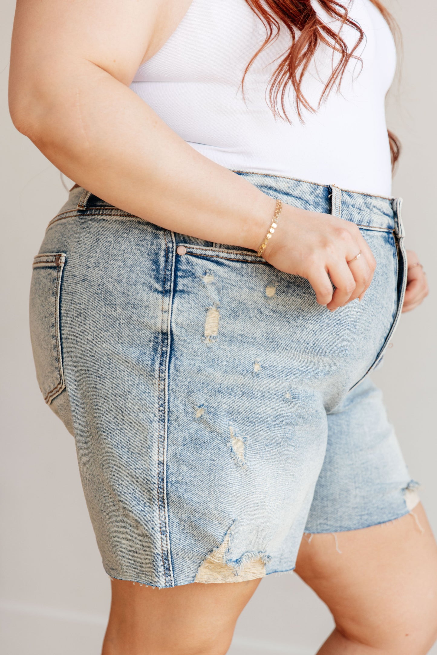 JUDY BLUE - Distressed Boyfriend Shorts