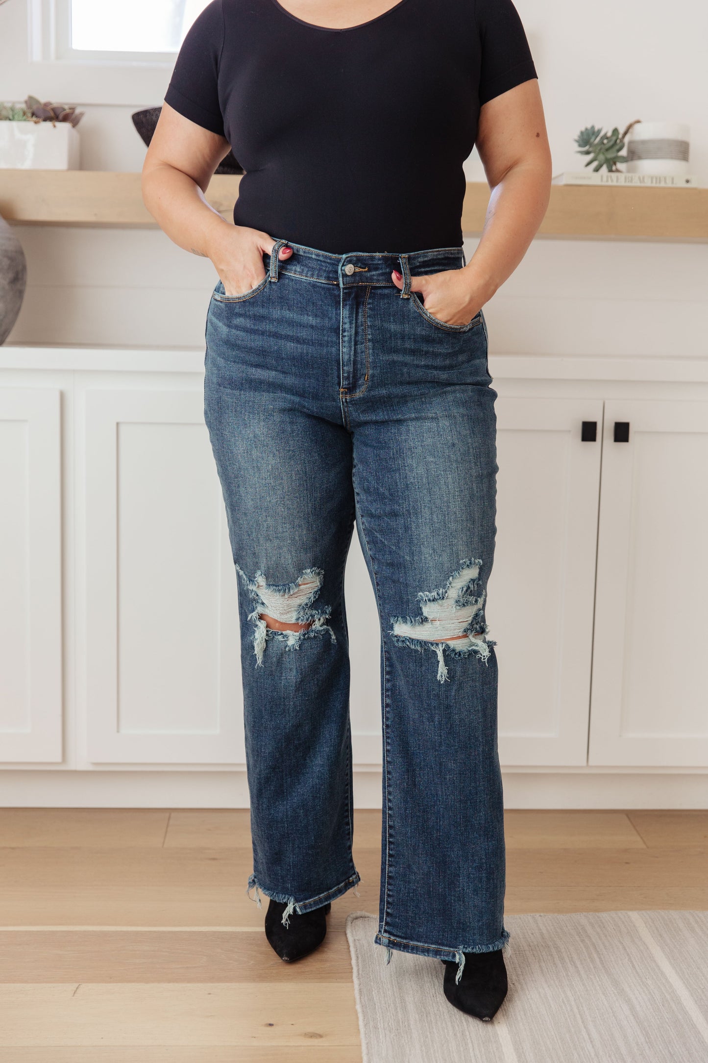 JUDY BLUE 90's Straight Jeans in Dark Wash