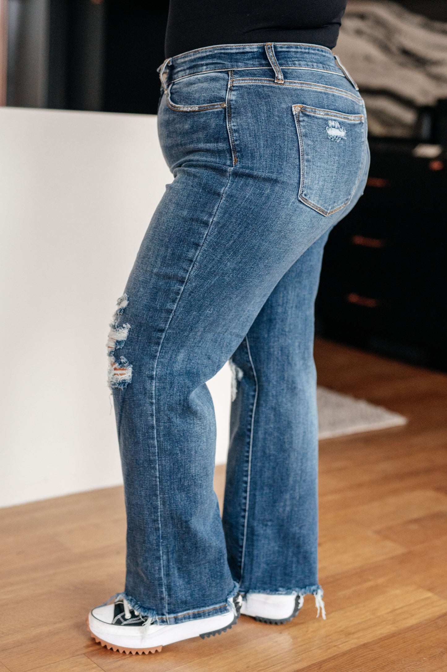 JUDY BLUE 90's Straight Jeans in Dark Wash