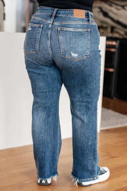 JUDY BLUE 90's Straight Jeans in Dark Wash