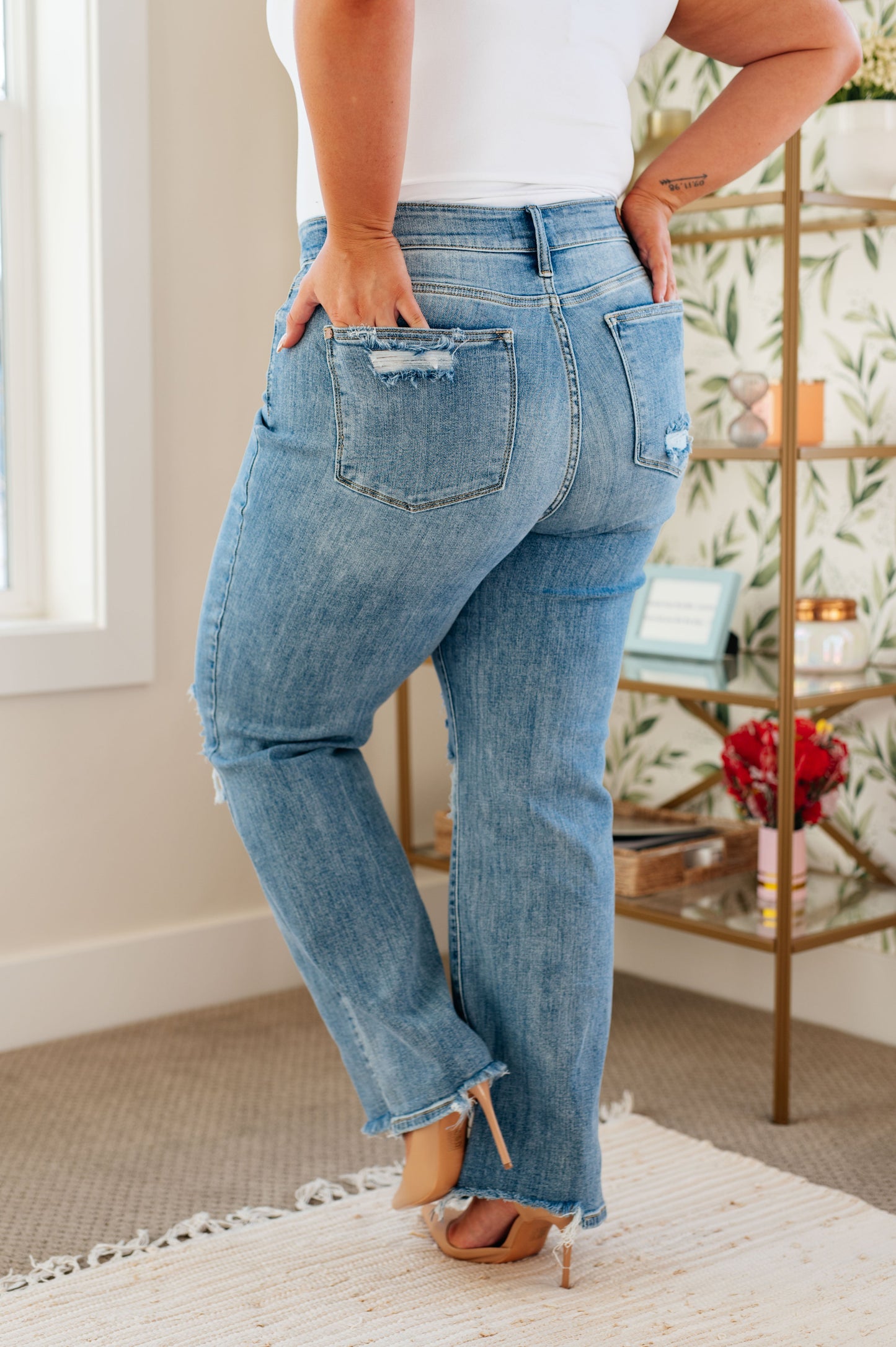 JUDY BLUE - Rose High Rise 90's Straight Jeans in Light Wash